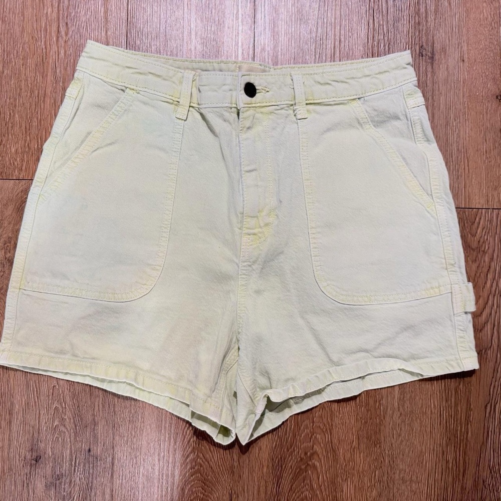 Universal Thread Cream Bermuda Shorts High-Waisted Casual